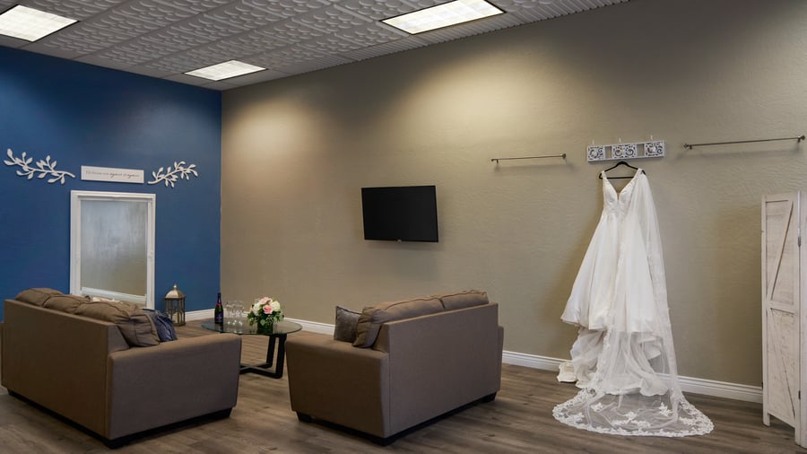 22 - Fresno Fields - FRES - Wedding Suite - Get Ready Suite