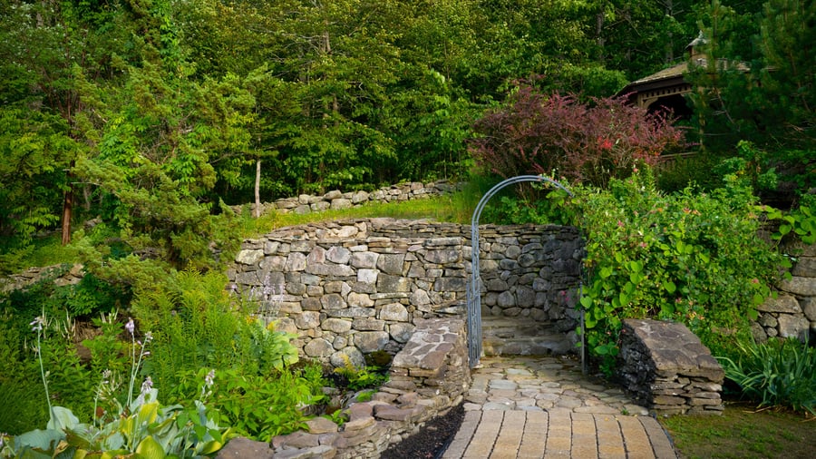 20 - Granite Rose - GRAR - Embassy Garden - Outdoor Location