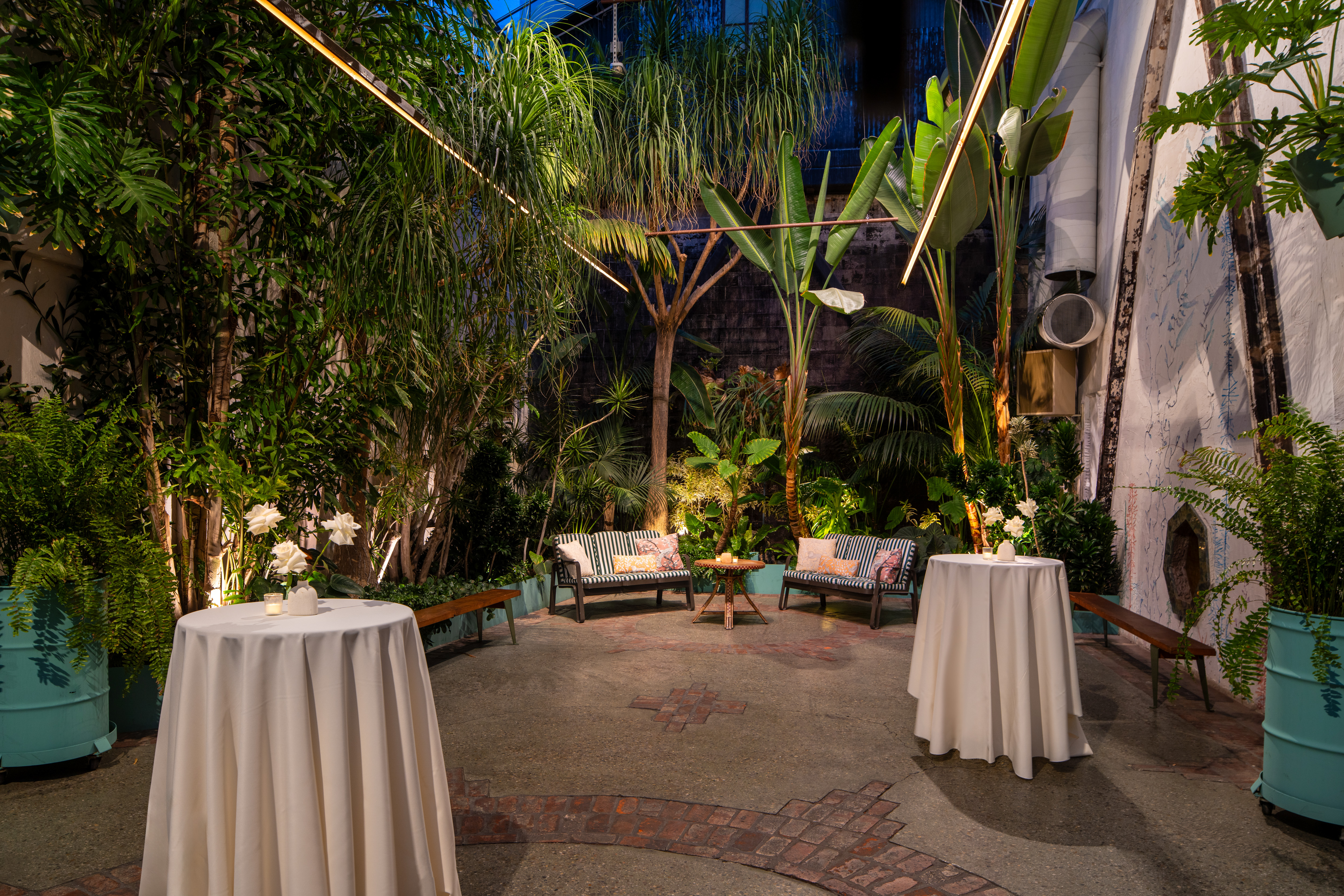 11 - Valentine DTLA - VALE - Palm Courtyard - Cocktail Hour