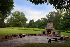 15 - Vinewood Stables - VINE - Outdoor Fireplace - Cocktail Hour