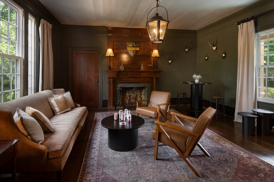 26 - Vinewood Stables - VINE - The Lounge - Get Ready Suite
