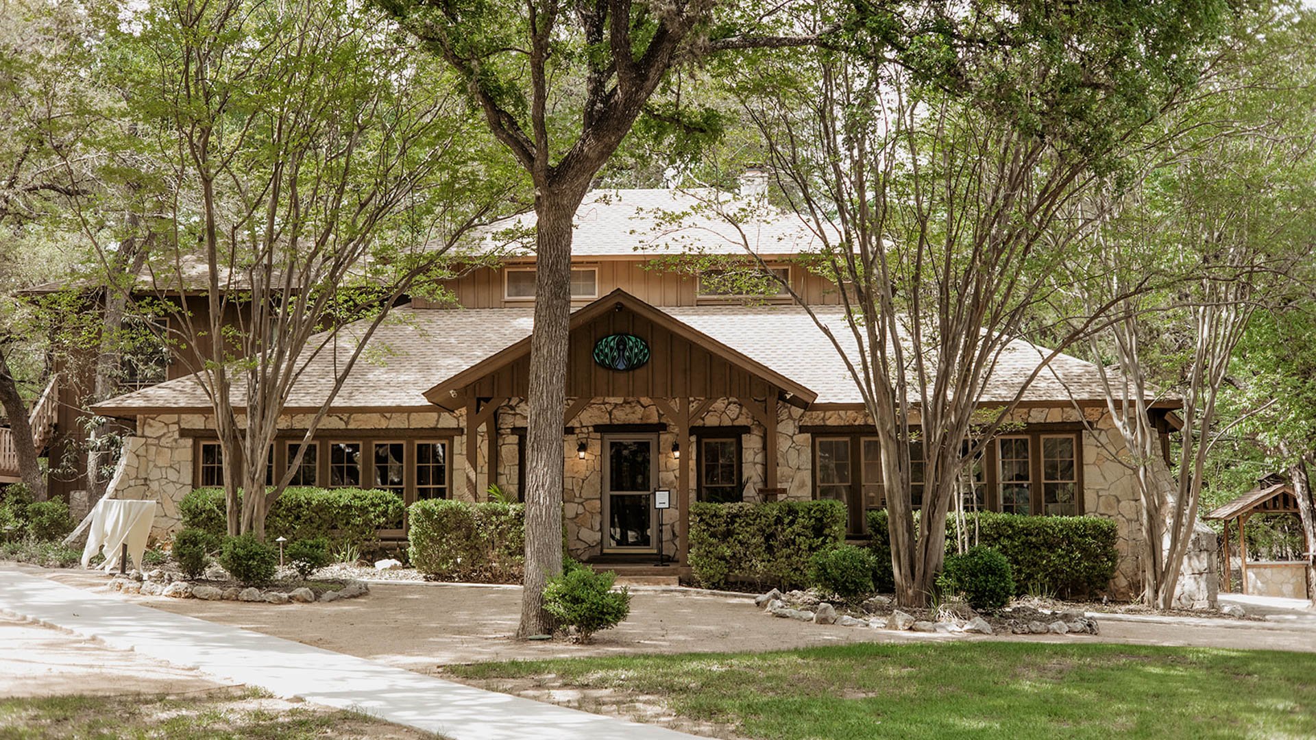 Helotes Scenic Springs: Hill Country Views, Rustic Elegance in Helotes TX
