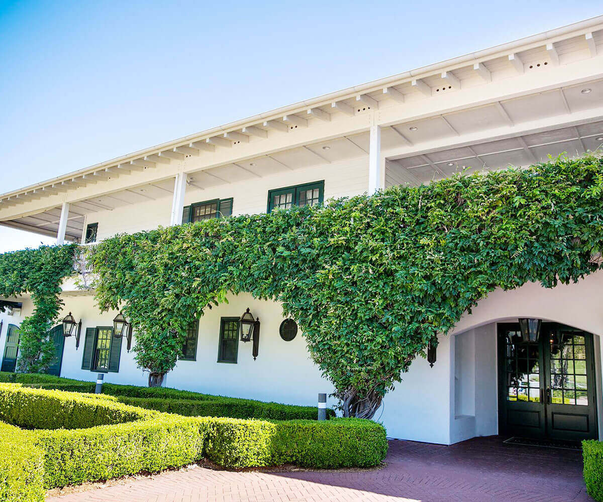 eagle-ridge-building-greenery